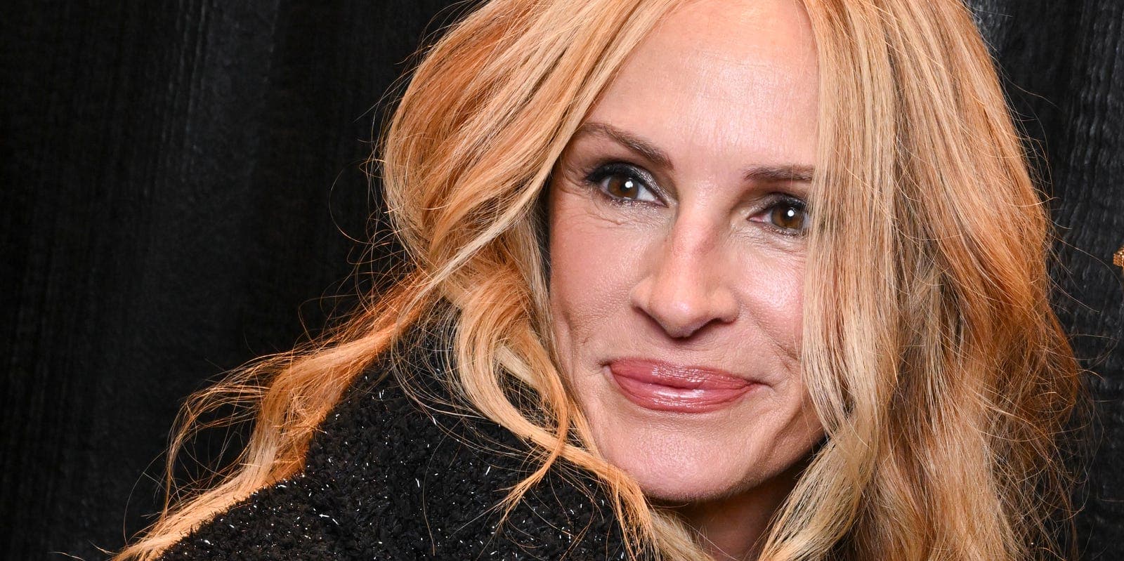 Julia Roberts with hot honey blonde hair