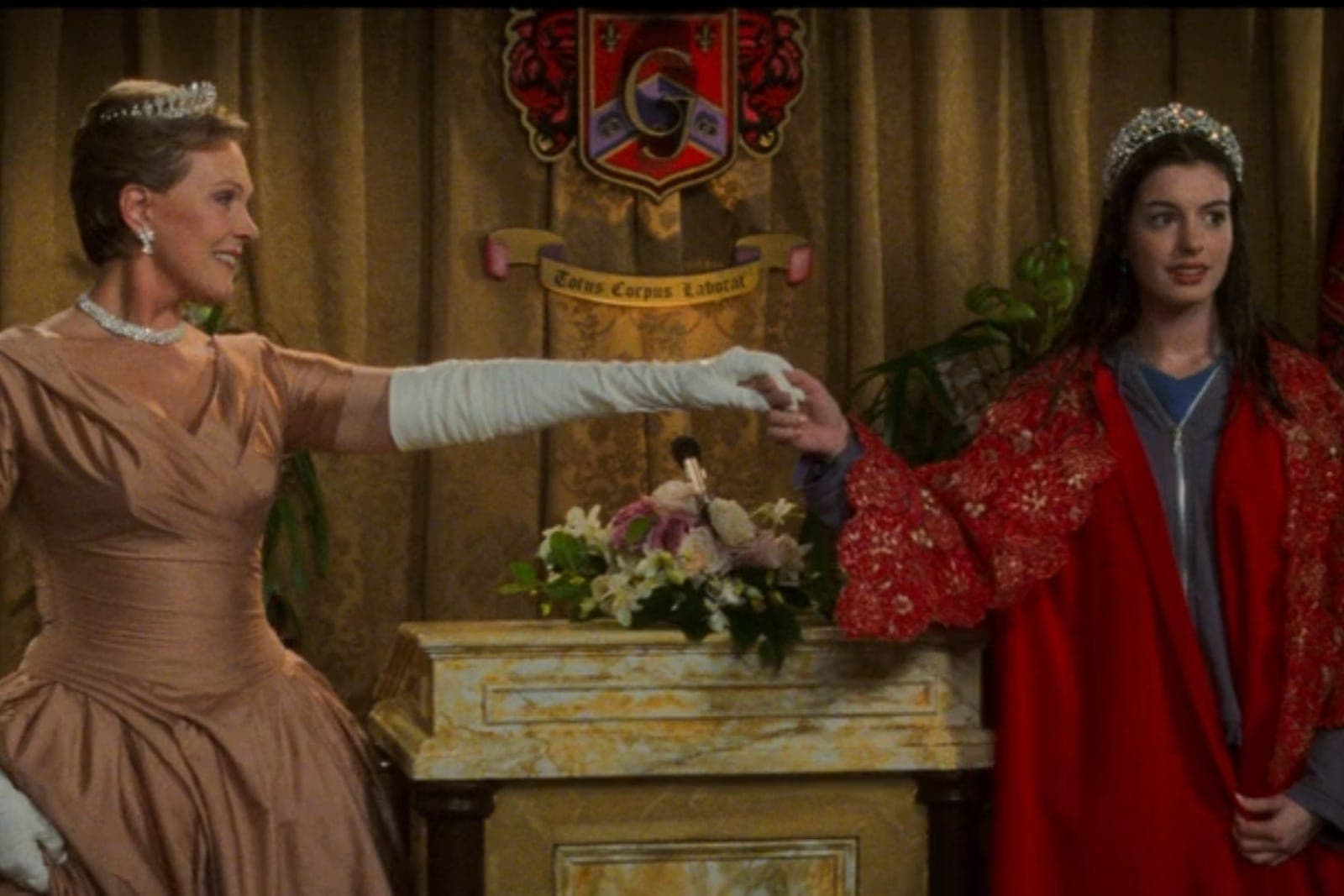 Julie Andrews and Anne Hathaway in a scene from The Princess Diaries