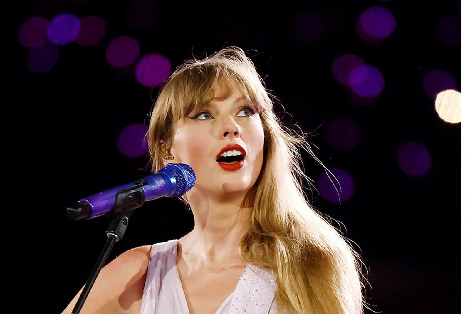 Taylor Swift performing on stage