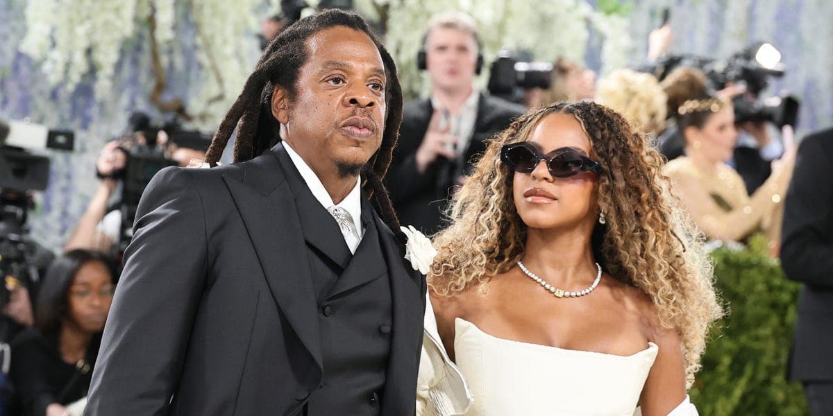 Blue Ivy Carter playing piano onstage with Jay-Z